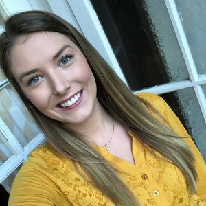 Meet your Posher, Becca